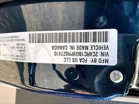 Used 2023 Chrysler Pacifica Touring-L FWD image 19