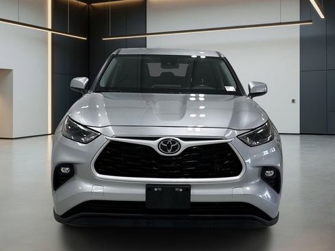 Used 2023 Toyota Highlander LE FWD image 8