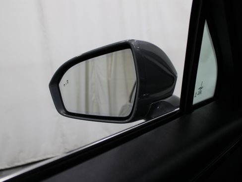 Used 2023 Lincoln Nautilus Reserve image 11