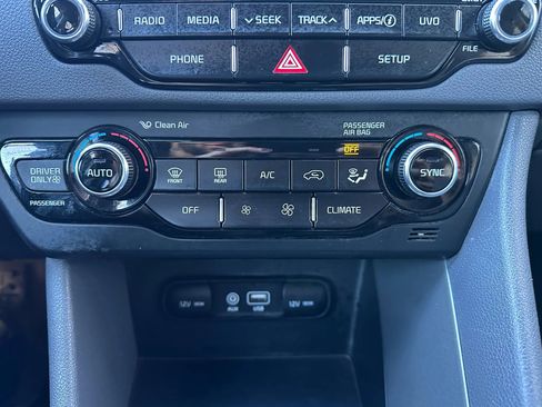 Used 2018 Kia Niro LX image 21