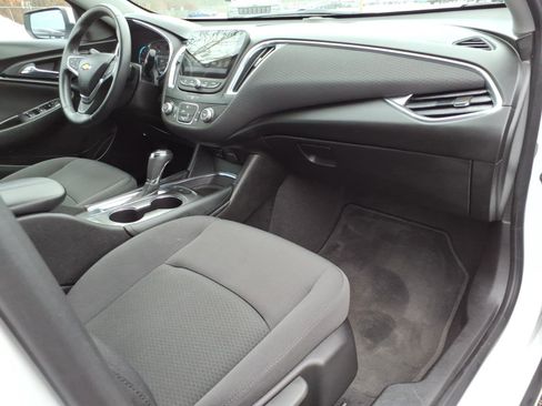 Certified 2017 Chevrolet Malibu LT image 10