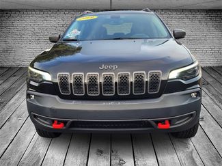 Used 2019 Jeep Cherokee Trailhawk video 2