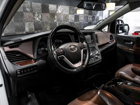 Used 2019 Toyota Sienna Limited Premium AWD/4WD image 3