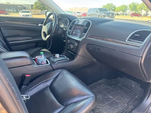 Used 2021 Chrysler 300 Touring L image 10