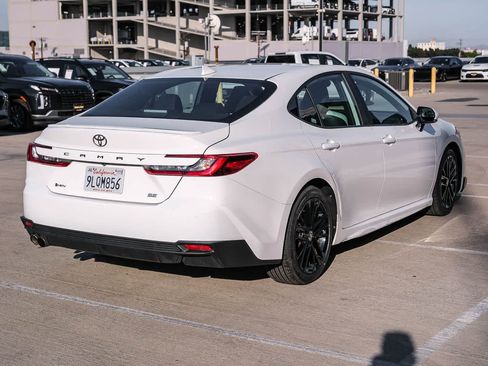 Used 2025 Toyota Camry SE FWD image 4