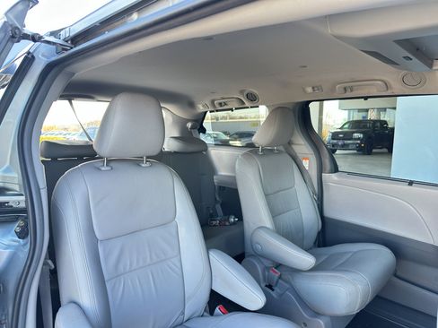 Used 2018 Toyota Sienna XLE Premium image 34