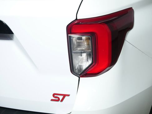 Used 2020 Ford Explorer ST w/ ST Street Pack image 17