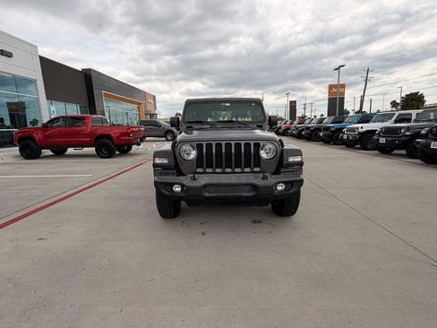 Used 2018 Jeep Wrangler Unlimited Sport S image 3