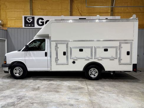 Used 2019 Chevrolet Express 3500 w/ Power Convenience Package RWD image 2