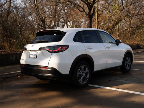 Certified 2026 Honda HR-V LX image 9
