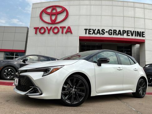 Used 2023 Toyota Corolla XSE FWD image 2