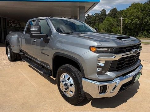 New 2026 Chevrolet Silverado 3500 LT AWD/4WD image 1