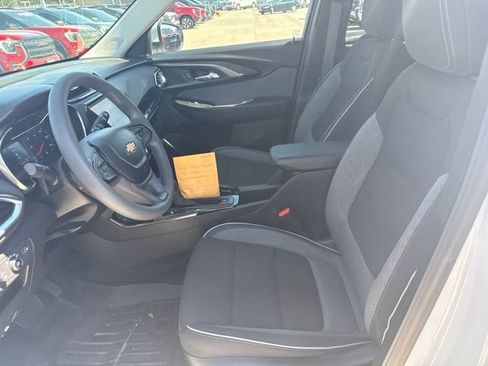 Used 2021 Chevrolet TrailBlazer LT w/ Convenience Package FWD image 11