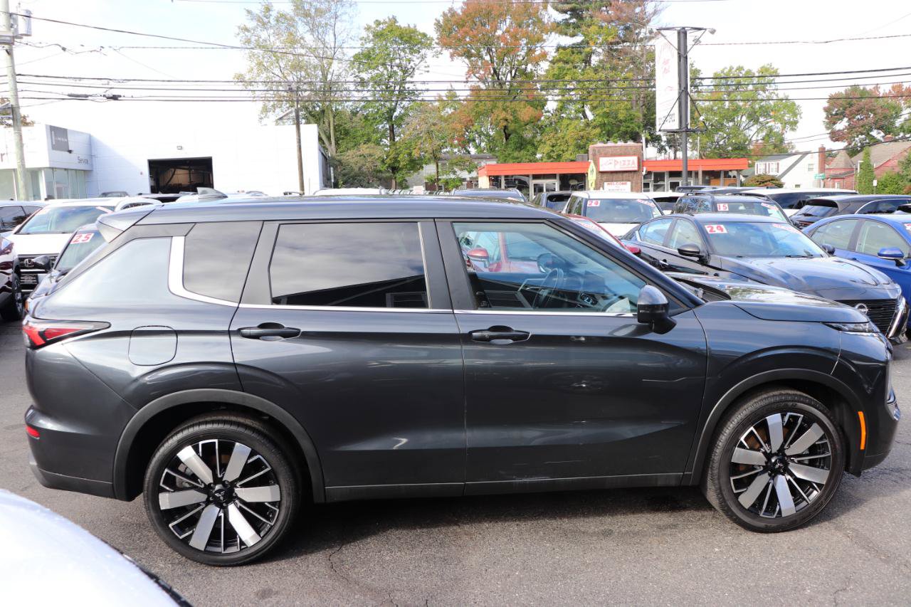 Used 2025 Mitsubishi Outlander SE FWD image 6