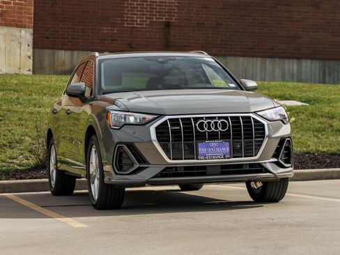 Used 2021 Audi Q3 2.0T Premium w/ Convenience Package AWD/4WD image 1