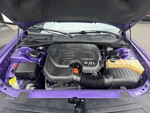 Used 2019 Dodge Challenger SXT w/ Blacktop Package RWD image 13
