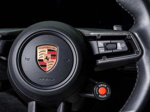 Certified 2025 Porsche 911 Carrera GTS RWD image 21