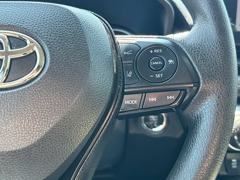 Used 2025 Toyota RAV4 XLE AWD/4WD image 21