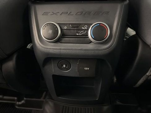 Used 2025 Ford Explorer Active image 17