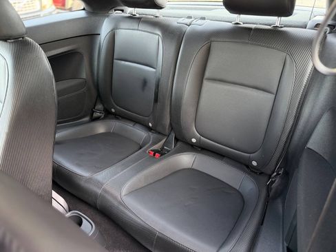 Used 2016 Volkswagen Beetle 1.8T Classic FWD image 18