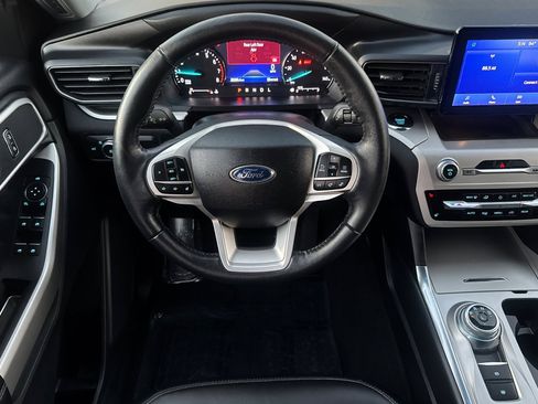 Certified 2022 Ford Explorer XLT w/ Equipment Group 202A image 15