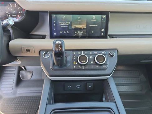 Used 2020 Land Rover Defender 110 HSE AWD/4WD image 21