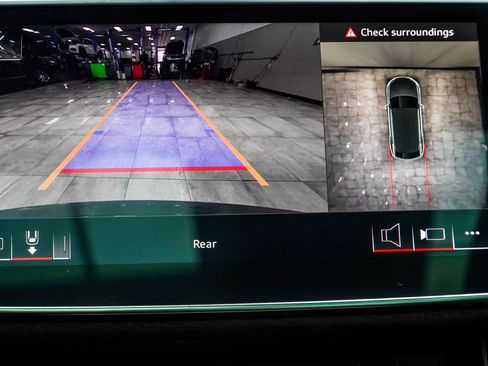 Used 2022 Audi Q8 Premium Plus w/ Premium Plus Package image 25