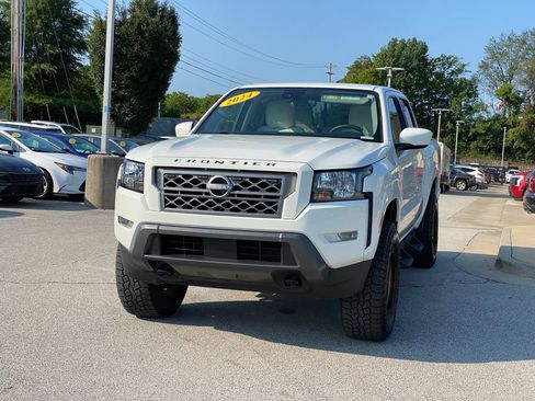 Used 2024 Nissan Frontier SV w/ SV Convenience Package AWD/4WD image 3