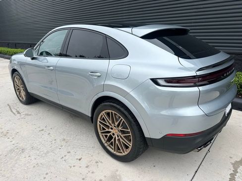Used 2026 Porsche Cayenne E-Hybrid Coupe image 3