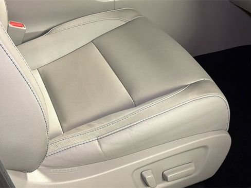 Used 2017 Toyota Highlander XLE image 12