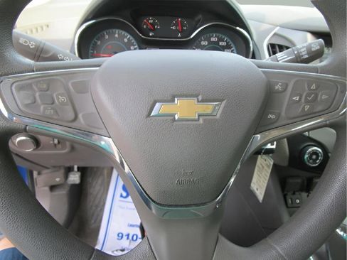 Used 2017 Chevrolet Cruze LT FWD image 18