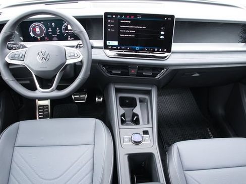 New 2026 Volkswagen Tiguan SE R-Line FWD image 24