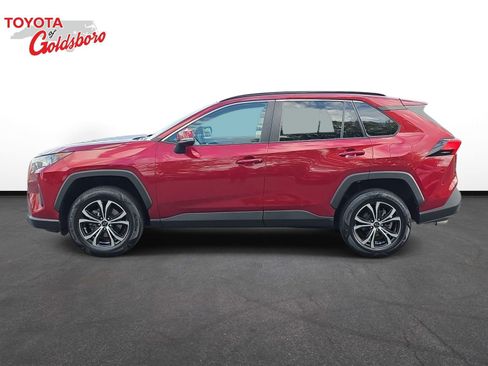 Used 2021 Toyota RAV4 LE image 8