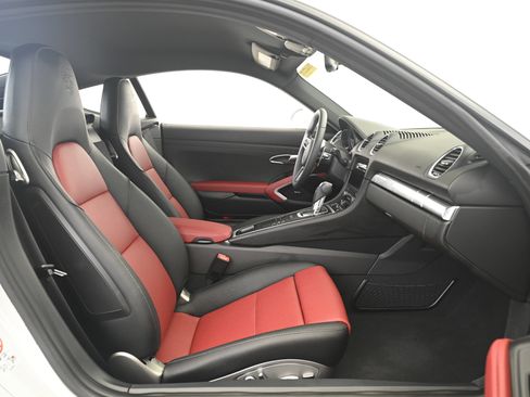 Certified 2024 Porsche 718 Cayman S RWD image 20