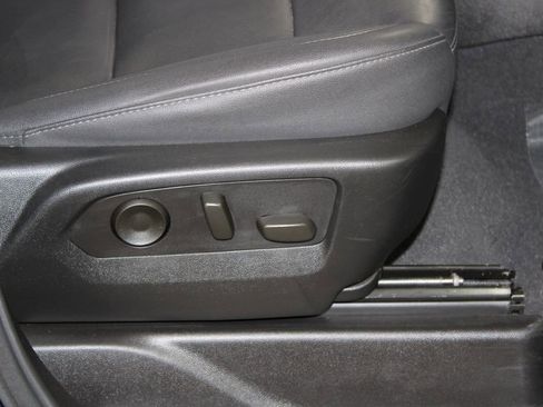 Used 2023 Chevrolet Suburban Z71 w/ Luxury Package image 30