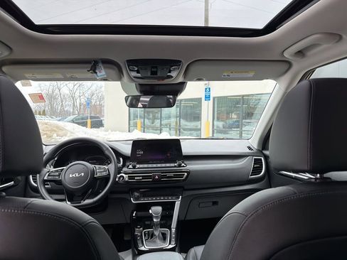Certified 2023 Kia Seltos SX w/ SX Sunroof Package image 21