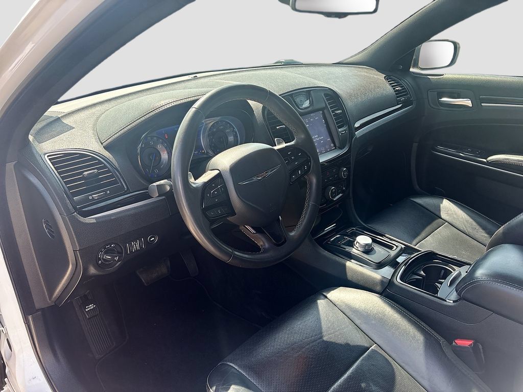Used 2023 Chrysler 300 S w/ Comfort Group RWD image 9