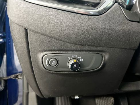 Used 2022 Chevrolet Equinox LS image 17