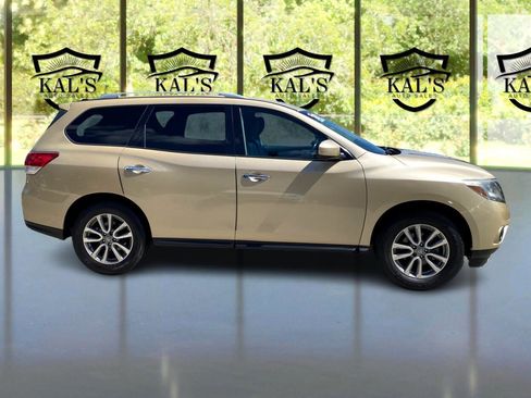 Used 2013 Nissan Pathfinder SV image 4