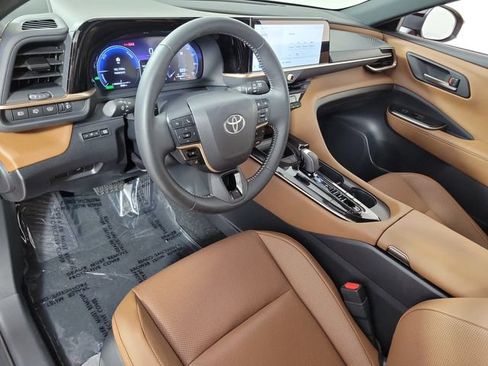 Used 2025 Toyota Crown Signia AWD/4WD image 18