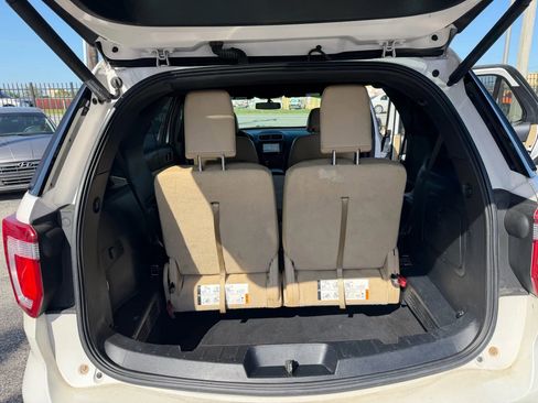 Used 2017 Ford Explorer XLT w/ Equipment Group 202A image 15