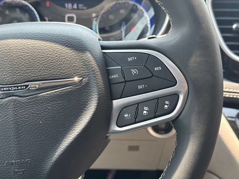 Used 2023 Chrysler Pacifica Limited FWD image 27