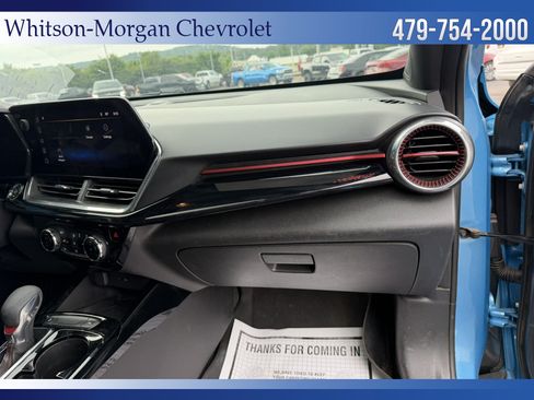 Used 2025 Chevrolet Trax RS w/ Sunroof Package FWD image 19