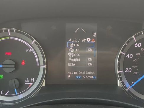 Used 2022 Toyota Highlander LE image 25