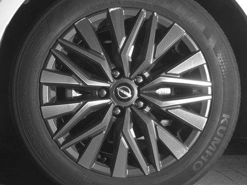 Used 2025 Nissan Altima 2.5 SV image 12