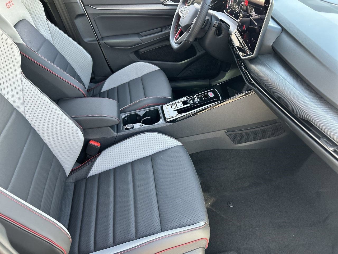 New 2026 Volkswagen GTI SE FWD image 8