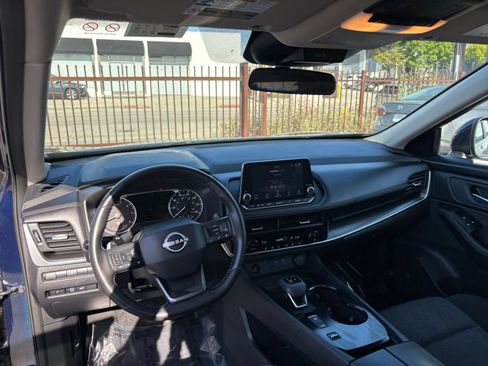 Used 2025 Nissan Rogue SV FWD image 35