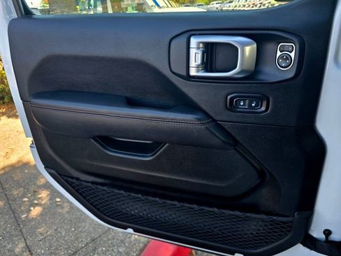 Certified 2023 Jeep Gladiator Mojave w/ Safety Group image 21