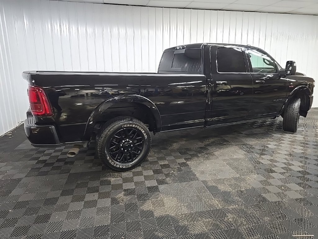 Used 2025 RAM 3500 Limited AWD/4WD image 3