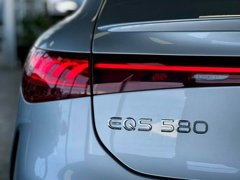 Used 2023 Mercedes-Benz EQS 580 4MATIC Sedan image 12